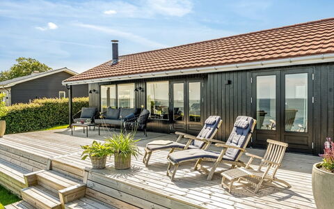 Tobias - 45M to the Fjord: Huis, Huis, Deur, Dak, Verblijf, Landgoed, Tuin, Schaduw, Siding, Werf