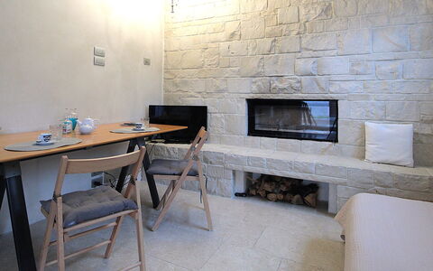 Design Loft, Romantic Retreat, Feltre: Muur, Meubilair, Flooring, Interieur Ontwerp, Verdieping, Stenen Muur, Plafond, Kamer, Woonkamer, Stoel