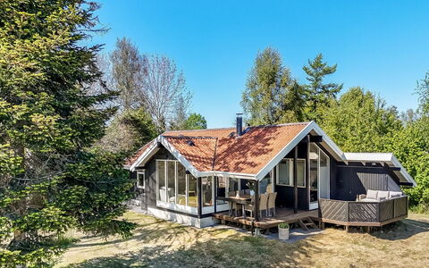 Ama - 250M from the Sea: Hout, Huis, Veranda, Dek, Hardwood, Dak, Beits, Houten Vloer, Eco Hotel
