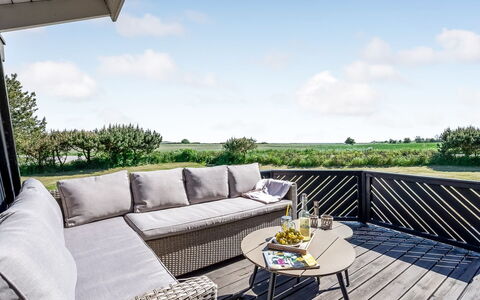 Ama - 250M from the Sea: Hout, Huis, Veranda, Dek, Hardwood, Dak, Beits, Houten Vloer, Eco Hotel