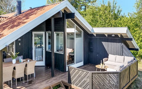 Ama - 250M from the Sea: Hout, Huis, Veranda, Dek, Hardwood, Dak, Beits, Houten Vloer, Eco Hotel