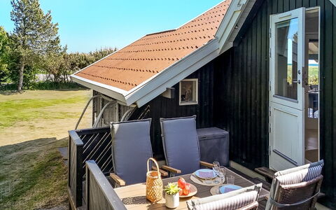 Ama - 250M from the Sea: Hout, Huis, Veranda, Dek, Hardwood, Dak, Beits, Houten Vloer, Eco Hotel