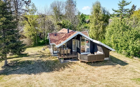 Ama - 250M from the Sea: Hout, Huis, Veranda, Dek, Hardwood, Dak, Beits, Houten Vloer, Eco Hotel