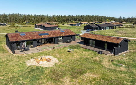 Petri - 1Km from the Sea: Hout, Huis, Veranda, Dek, Hardwood, Dak, Beits, Houten Vloer, Eco Hotel