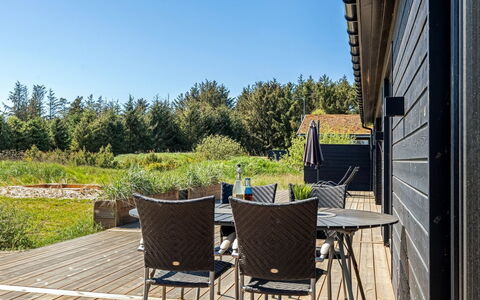 Petri - 1Km from the Sea: Hout, Huis, Veranda, Dek, Hardwood, Dak, Beits, Houten Vloer, Eco Hotel