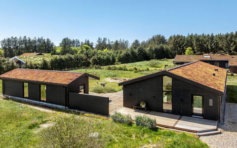 Petri - 1Km from the Sea: Hout, Huis, Veranda, Dek, Hardwood, Dak, Beits, Houten Vloer, Eco Hotel