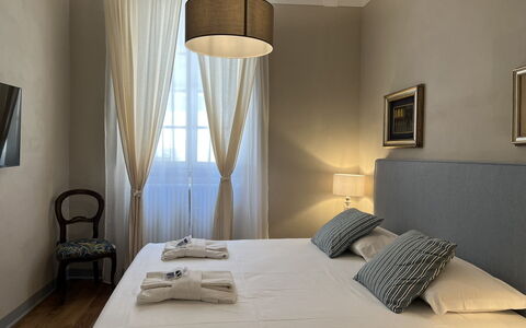Via Roma 39: Meubilair, Interieur Ontwerp, Slaapkamer, Bed, Verdieping, Hout, Flooring, Laken, Textiel, Bedding