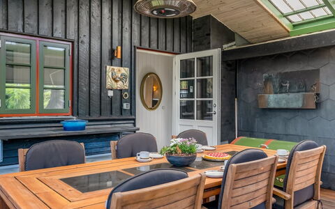Eljena - 550M from the Sea: Hout, Huis, Veranda, Dek, Hardwood, Dak, Beits, Houten Vloer, Eco Hotel