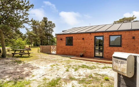 Jerrik - 200M from the Sea: Hout, Huis, Veranda, Dek, Hardwood, Dak, Beits, Houten Vloer, Eco Hotel