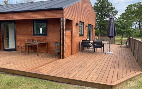 Jerrik - 200M from the Sea: Hout, Huis, Veranda, Dek, Hardwood, Dak, Beits, Houten Vloer, Eco Hotel