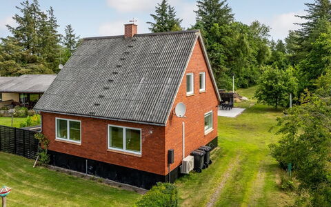 Arben - 900M from the Sea: Hout, Huis, Veranda, Dek, Hardwood, Dak, Beits, Houten Vloer, Eco Hotel