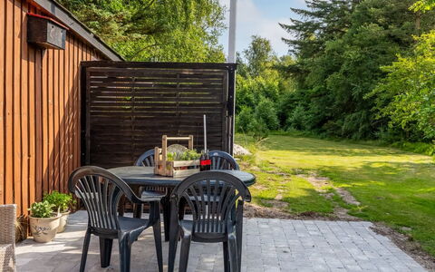 Arben - 900M from the Sea: Hout, Huis, Veranda, Dek, Hardwood, Dak, Beits, Houten Vloer, Eco Hotel