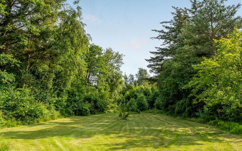 Arben - 900M from the Sea: Hout, Huis, Veranda, Dek, Hardwood, Dak, Beits, Houten Vloer, Eco Hotel