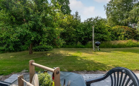 Arben - 900M from the Sea: Hout, Huis, Veranda, Dek, Hardwood, Dak, Beits, Houten Vloer, Eco Hotel
