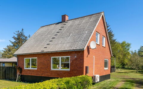 Arben - 900M from the Sea: Hout, Huis, Veranda, Dek, Hardwood, Dak, Beits, Houten Vloer, Eco Hotel