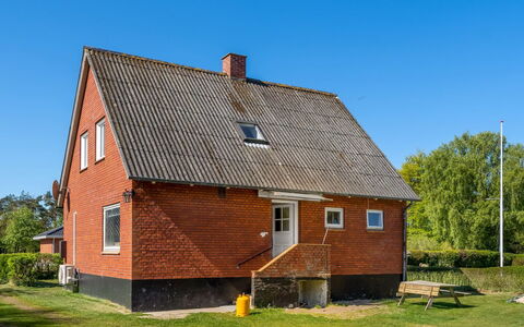 Arben - 900M from the Sea: Hout, Huis, Veranda, Dek, Hardwood, Dak, Beits, Houten Vloer, Eco Hotel