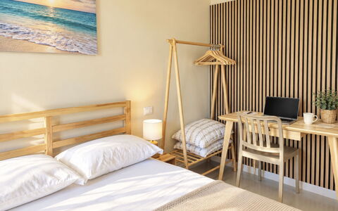 Harmony - Holiday and Workation: Meubilair, Interieur Ontwerp, Hout, Verdieping, Flooring, Kamer, Bed, Appartement, Slaapkamer, Beits