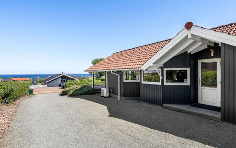 Hoghni - 300M from the Sea: Hout, Huis, Veranda, Dek, Hardwood, Dak, Beits, Houten Vloer, Eco Hotel