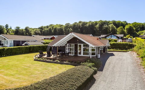 Hoghni - 300M from the Sea: Hout, Huis, Veranda, Dek, Hardwood, Dak, Beits, Houten Vloer, Eco Hotel
