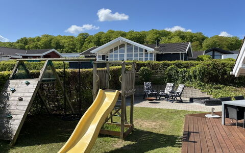 Hoghni - 300M from the Sea: Hout, Huis, Veranda, Dek, Hardwood, Dak, Beits, Houten Vloer, Eco Hotel