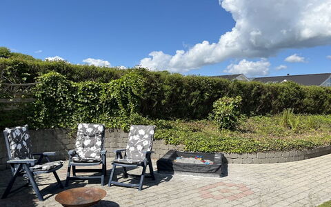 Hoghni - 300M from the Sea: Hout, Huis, Veranda, Dek, Hardwood, Dak, Beits, Houten Vloer, Eco Hotel