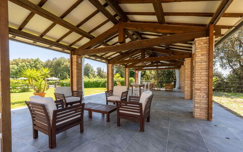 Tenuta i Mandorli, Pool, Wifi, Peccioli: Hout, Flooring, Schaduw, Meubilair, Outdoor Structuur, Buitenmeubels, Straal, Beits, Veranda, Hardwood