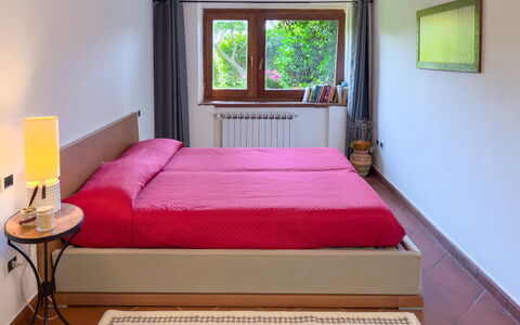 Casa Delle Chicche - Imperia: Meubilair, Bed, Interieur Ontwerp, Slaapkamer, Laken, Kamer, Flooring, Bedding, Verdieping, Hout
