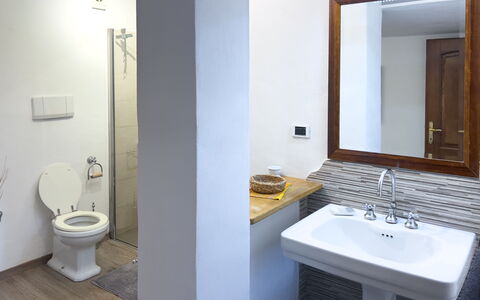 Casa Delle Chicche - Imperia: Badkamer, Wastafel In De Badkamer, Loodgieterswerkinrichting, Wastafel, Muur, Flooring, Verdieping, Interieur Ontwerp, Kraan, Toilet