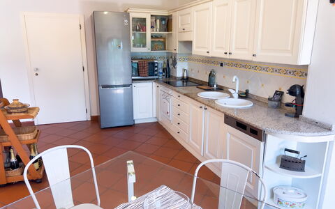 Casa Delle Chicche - Imperia: Meubilair, Keuken, Toestel Van De Keuken, Countertop, Flooring, Major Appliance, Cabinetry, Interieur Ontwerp, Hout, Verdieping