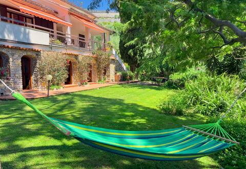 Casa Delle Chicche - Imperia: Toevlucht, Zwembad, Tuin, Vrije Tijd, Eco Hotel, Buitenmeubels, Schaduw, Hacienda, Backyard, Landscaping