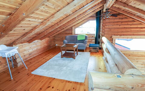 Villa Tsahkal: Hout, Plafond, Zolder, Verblijf, Verdieping, Huis, Flooring, Blokhut, Hardwood, Beits