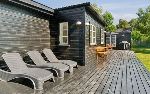 Thrym - 2.5Km from the Sea: Vegetation, Struik, De Lente, Verblijf, Tuin, Schaduw, Backyard, Werf, Stoel
