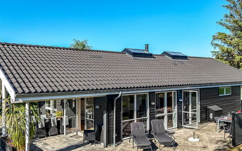 Shania - 300M from the Sea: Gras, Grasland, Land Lot, Verblijf, Landelijk Gebied, Weide, Garden Gebouwen, Tuin, Schuur