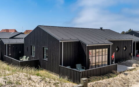 Tessa - 500M from the Sea: Dak, Huis, Huis, Verblijf, Deur, Siding, Dek, Veranda, Plank, Hardwood