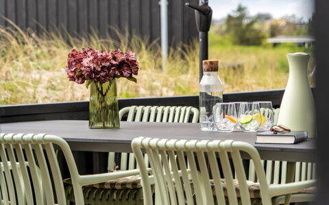 Tessa - 500M from the Sea: Dak, Huis, Huis, Verblijf, Deur, Siding, Dek, Veranda, Plank, Hardwood