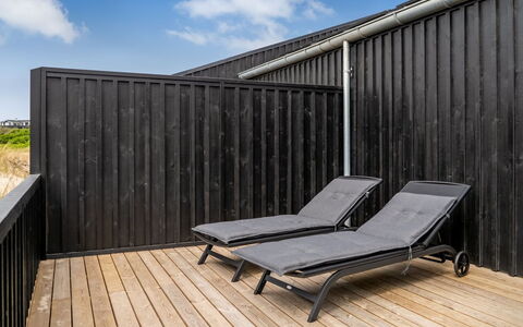 Tessa - 500M from the Sea: Dak, Huis, Huis, Verblijf, Deur, Siding, Dek, Veranda, Plank, Hardwood