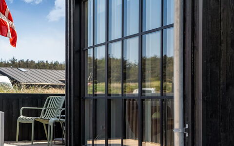 Tessa - 500M from the Sea: Dak, Huis, Huis, Verblijf, Deur, Siding, Dek, Veranda, Plank, Hardwood