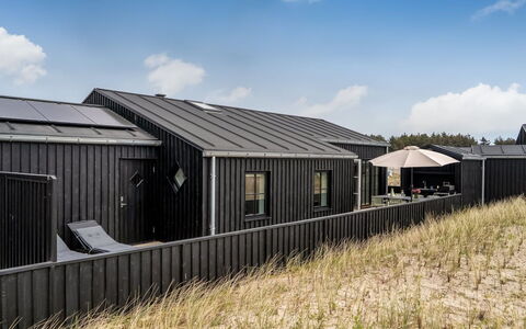 Tessa - 500M from the Sea: Dak, Huis, Huis, Verblijf, Deur, Siding, Dek, Veranda, Plank, Hardwood