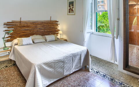 Corso Roma 15 Vacanze - Levanto: Slaapkamer, Meubilair, Bed, Hout, Bedding, Laken, Interieur Ontwerp, Linens, Huis, Verdieping