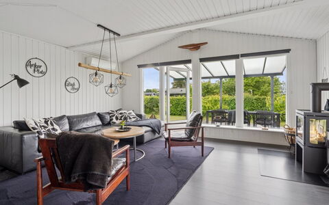 Eweline - 400M from the Sea: Interieur Ontwerp, Meubilair, Flooring, Hout, Plafond, Verdieping, Bankstel, Woonkamer, Houten Vloer, Verlichting