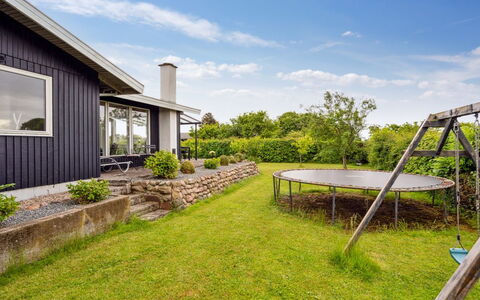 Eweline - 400M from the Sea: Gras, Architectuur, Struik, Huis, Tuin, Verblijf, Huis, Land Lot, Gazon