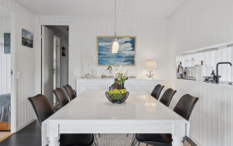 Eweline - 400M from the Sea: Meubilair, Interieur Ontwerp, Flooring, Tafel, Keuken En Eettafel, Eetkamer, Plafond, Verdieping, Huis, Stoel