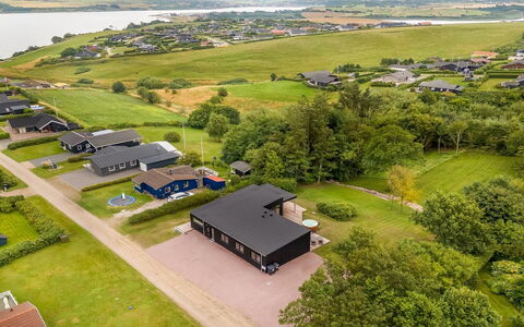 Stjerne - 300M to the Fjord: Bergketen, Vallei, Bergdorp, Badplaats