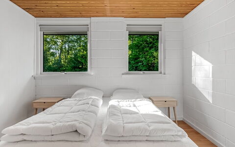 Aamunde - 600M from the Sea: Hout, Flooring, Plafond, Verdieping, Interieur Ontwerp, Slaapkamer, Plank, Hardwood, Beits, Bed