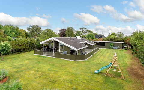 Windelgard - from the Sea: Huis, Dak, Woongebied, Huis, Verblijf, Landgoed, Gazon, Tuin, Boerderij, Werf