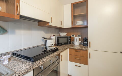 Bonaria Boutique House Ac, Wifi, Cinque Terre: Countertop, Cabinetry, Interieur Ontwerp, Keuken, Meubilair, Toestel Van De Keuken, Flooring, Major Appliance, Hout, Verdieping