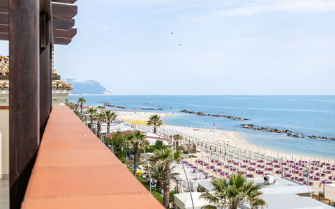 La Terrazza Sul Conero: Kust, Zee, Kust En Oceanic Landvormen, Strand, Oceaan, Toevlucht, Kust, Caribbean, Baai