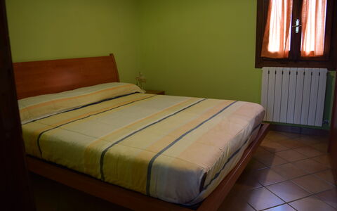 Casa Carletto, Abruzzo: Meubilair, Bed, Slaapkamer, Hout, Flooring, Laken, Interieur Ontwerp, Verdieping, Bedding, Textiel