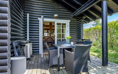 Edzard - 900M from the Sea: Hout, Meubilair, Stoel, Verblijf, Hardwood, Veranda, Buitenmeubels, Dek, Plank, Schaduw