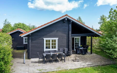 Edzard - 900M from the Sea: Verblijf, Schaduw, Buitenmeubels, Blokhut, Garden Gebouwen, Siding